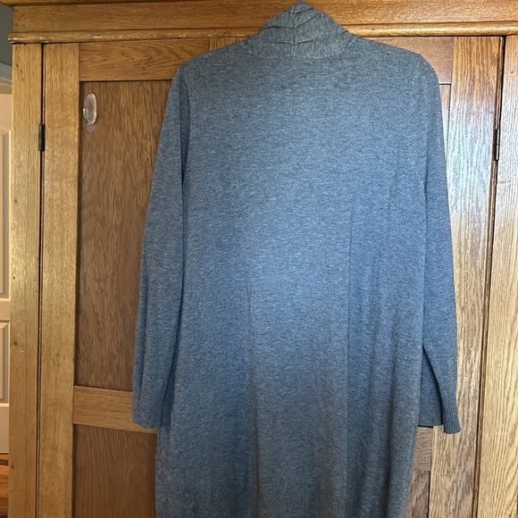 Evolution winter/fall grey casual sqeater.  Good condition, some piling 1x - Picture 4 of 5